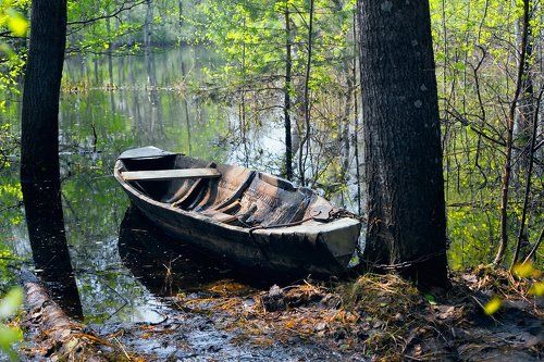 Весенний этюд с лодкой