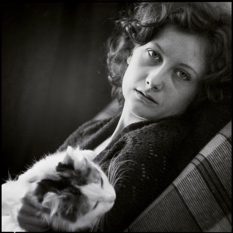 В полупрофиль фото превью