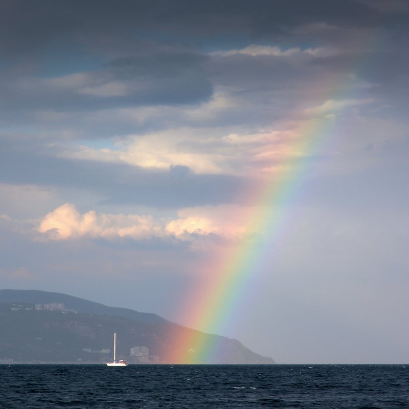 Проплывая под радугой фото превью