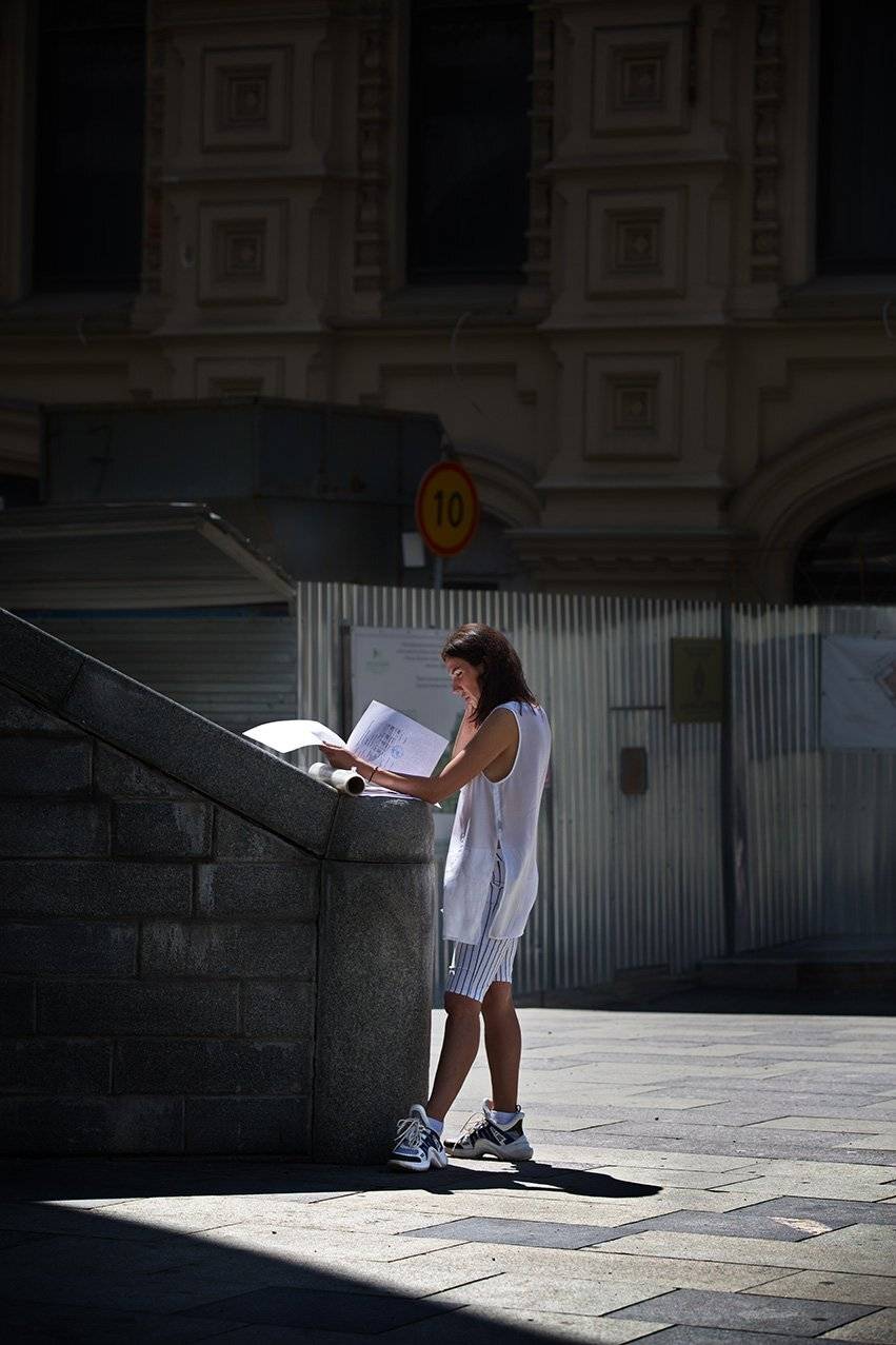 уличное фото, геометрия теней, город, люди, девушка, Vera Trandina