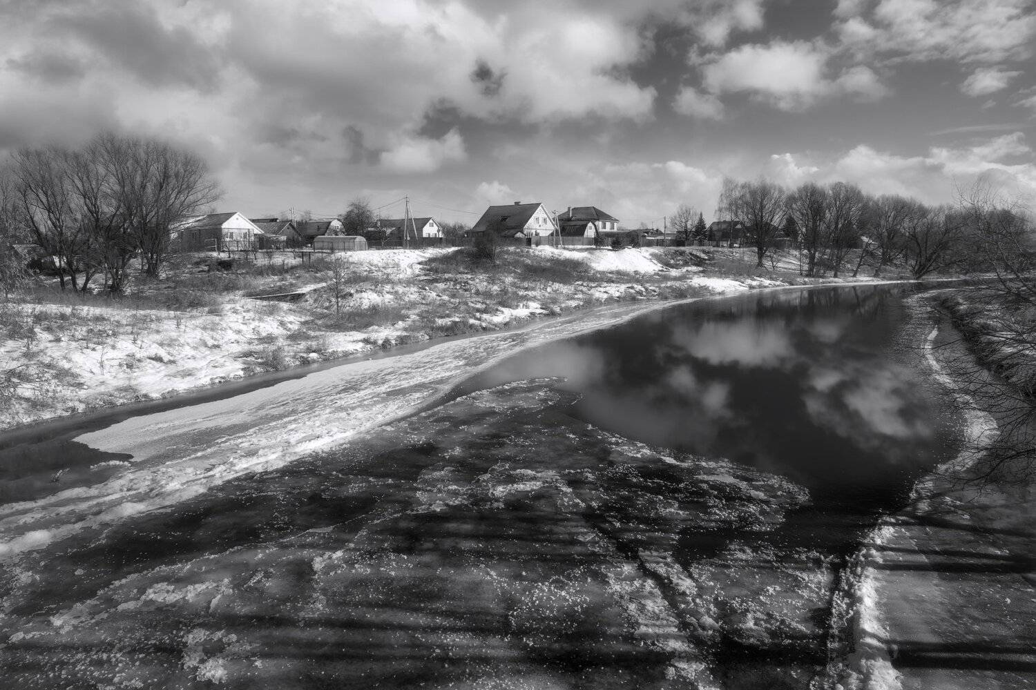 зима,река,лёд,берег,небо.облака,деревня, Виталий Полуэктов