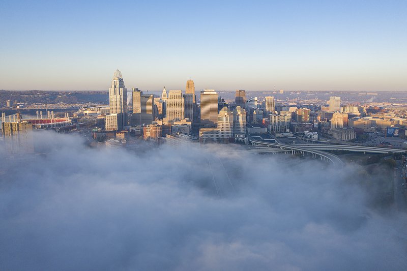 Cincinnati, Ohio at foggy morning фото превью