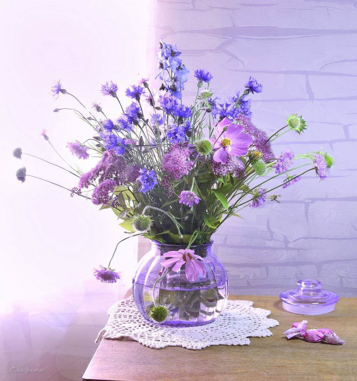 натюрморт,композиция,свет,лето,букет,цветы,ваза,васильки,спирея, Инаида