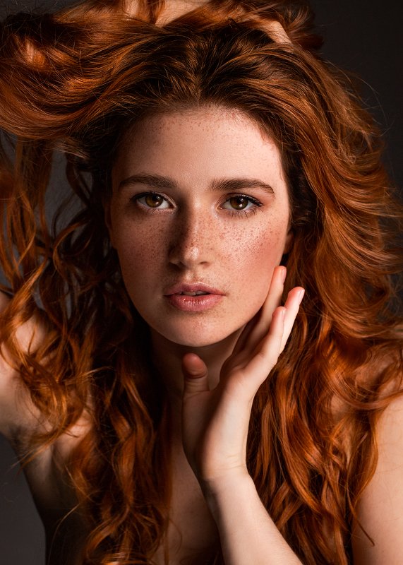 женский портрет, шикарная, красотка. девушка, фэшн, pretty woman, fashion, adult, lips, portrait, girl, attractive, pretty, model, hair, beautiful, natural, female, smile, beauty, studio, lady, elegance, glamour, curly, elegant,  фото превью