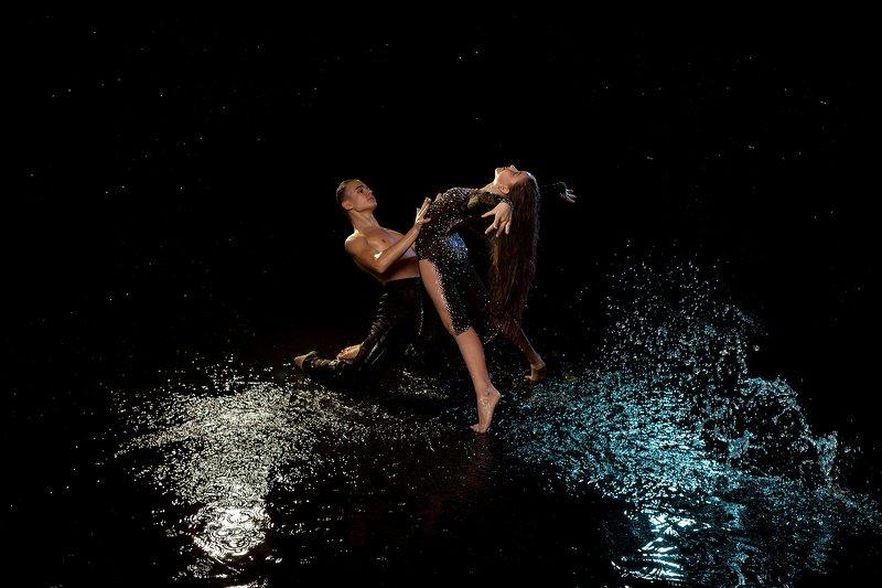 аквафотосессия, аквасъемка, танцы в воде, брызги, танец Латина в воде фото превью