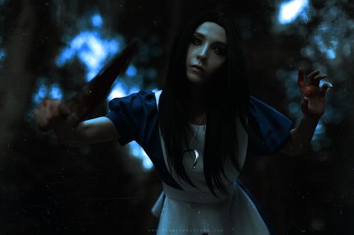 А л и с а :   б е з у м и е   в о з в р а щ а е т с я