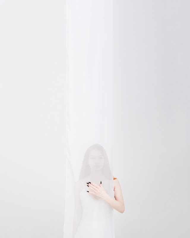 white silk girl smoke red White Fox\'s tail фото превью