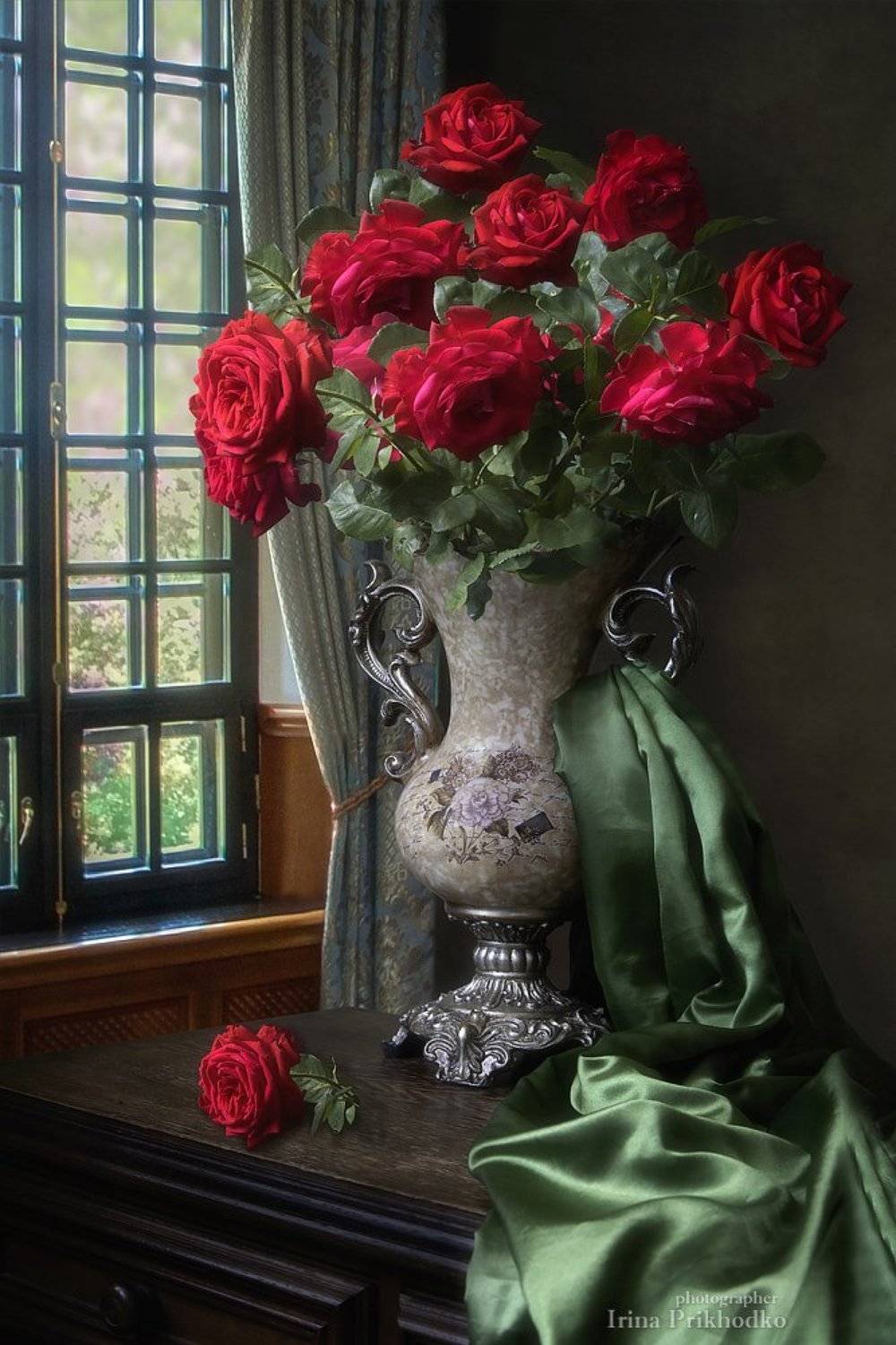 натюрморт, винтажный, художественное фото, букет, розы, красные, садовые, интерьер, Ирина Приходько