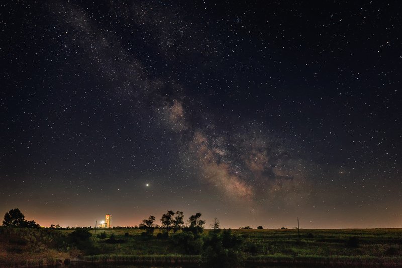 млечный путь, звёзды, пейзаж, степь, копры, шахта, ночь, юпитер, сатурн, деревья Млечный путь над донецкой степью фото превью