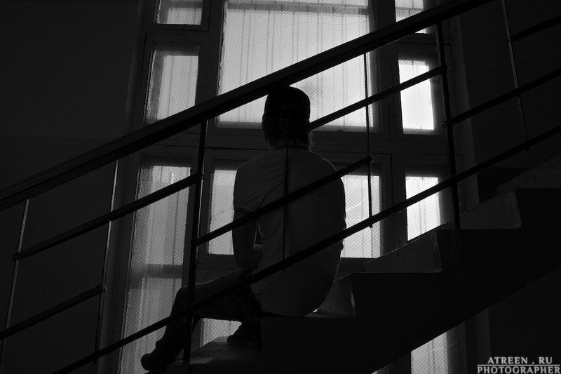 Дым, Лестница, Парень, Портрет, Сигарета Лестничная курилка фото превью