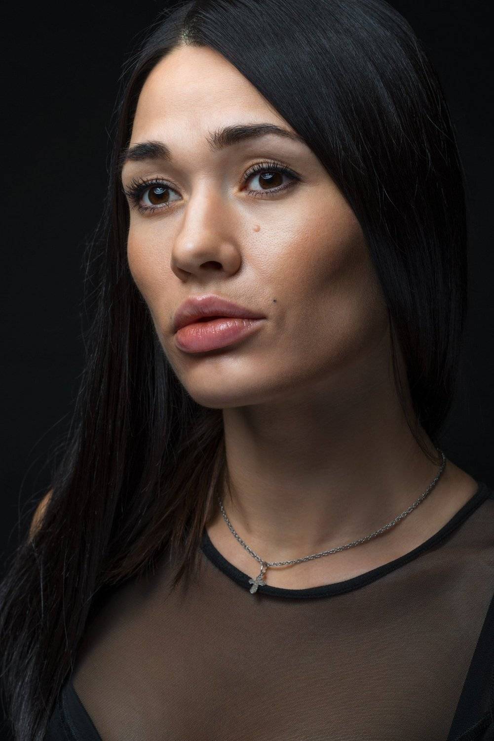 женский портрет, модель, брюнетка, импульсный свет, фото в студии, студия, Ирина Самойлова