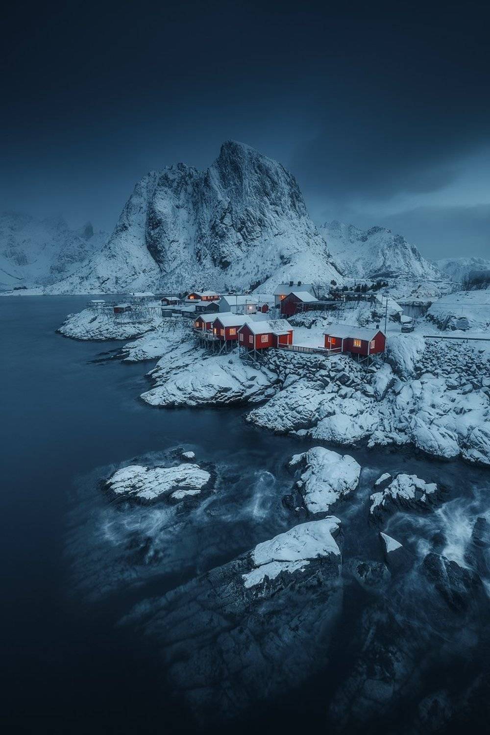 winter,snow,norway,lofoten,hamnoy,blue,red,storm,mountain,sea,ocean, Roberto Pavic