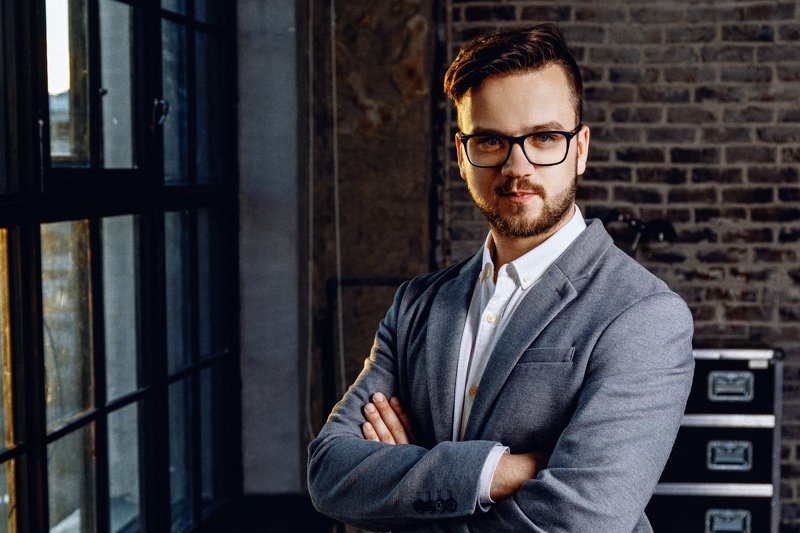 business, , male, , one, person, , people, , man, , portrait, , suit, , well-dressed, , mid, adult, man, , business, man, , businessman, мужской, портрет, окно, брутал, брутальный, костюм  фото превью