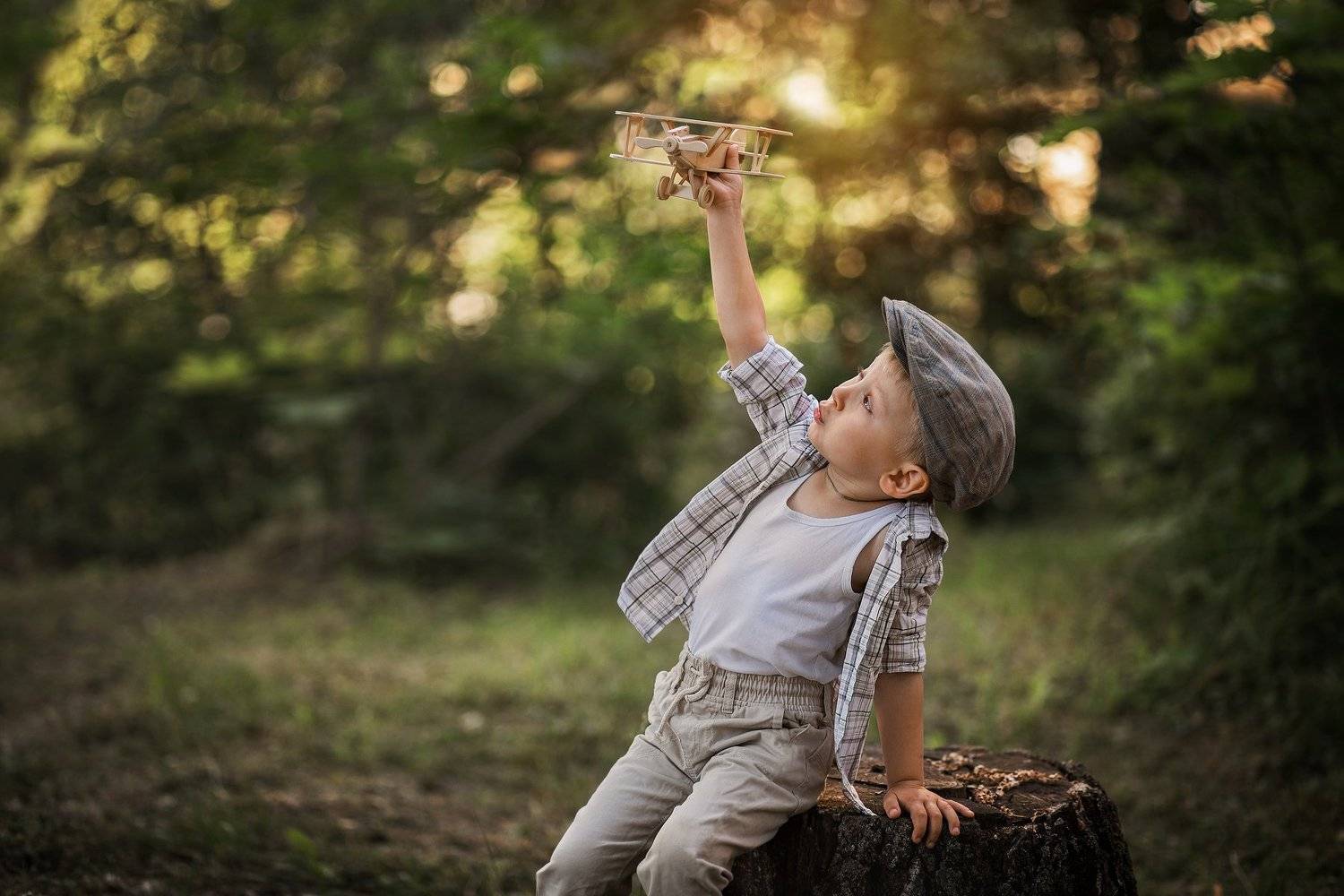 самолет, мальчик, маленький, портрет, лето, тепло, солнце, летний, солнечный, кепка, играть, Мила Шелест