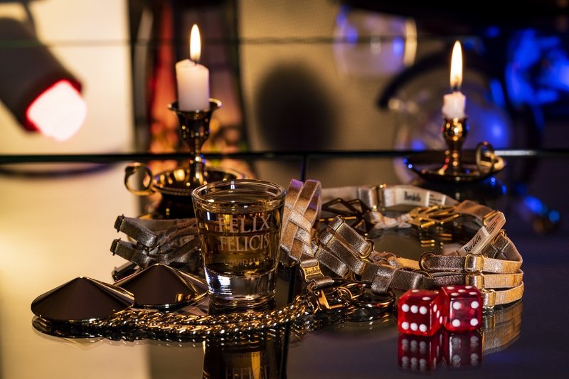 Little gems and hidden treasures фото превью