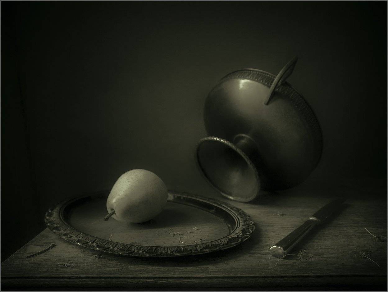 С грушей. Автор: Stein Georg , Stein Georg