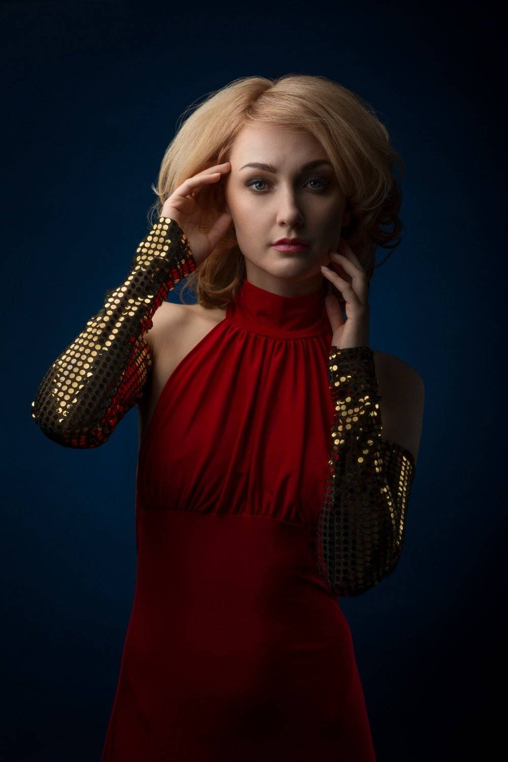 женский портрет, модель, импульсный свет, фото в студии, студия, блондинка, движение, певица, Ирина Самойлова