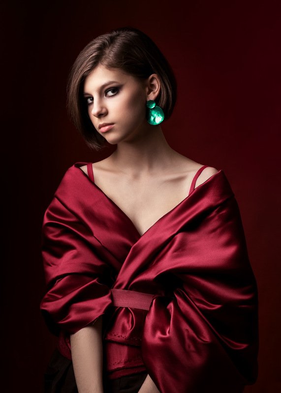 Девушка с сережкой фото превью