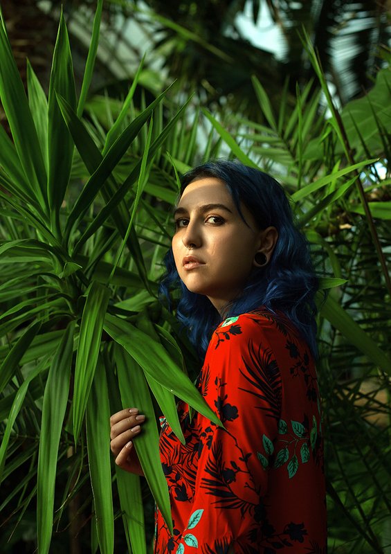 girl, greenhouse, green, девушка, растения, оранжерея, red  фото превью