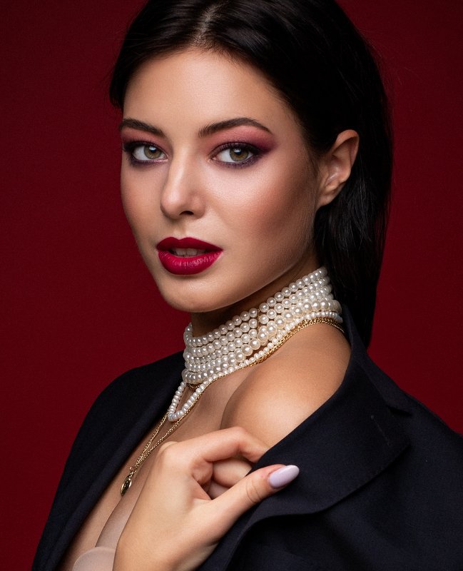 женский портрет, шикарная, красотка. девушка, фэшн, pretty woman, fashion, adult, lips, portrait, girl, attractive, pretty, model, hair, beautiful, natural, female, smile, beauty, studio, lady, elegance, glamour, curly, elegant,  фото превью