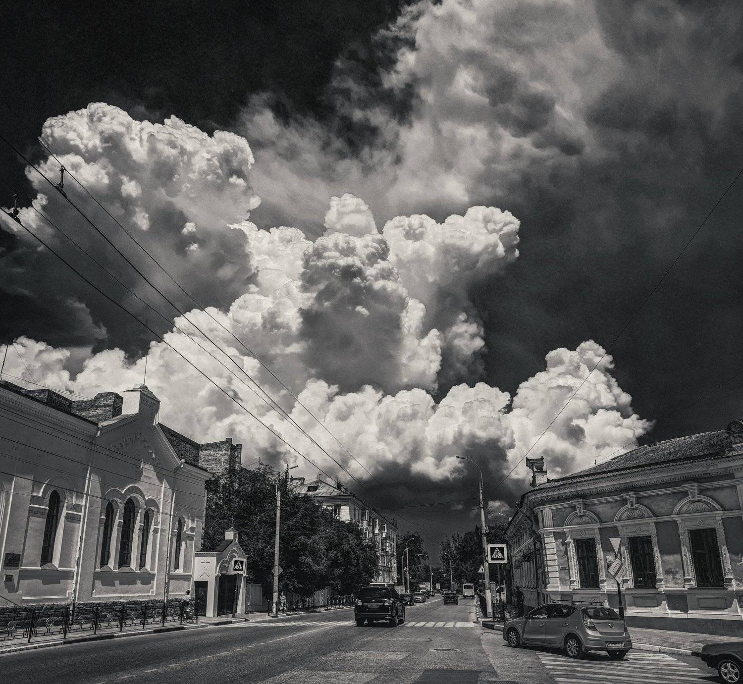 черно-белое, архитектура, город, ненастье, гроза, тучи, дождь, драма, небо, пантикапей, боспорское царство, керчь, крым, россия, Анатолий Щербак