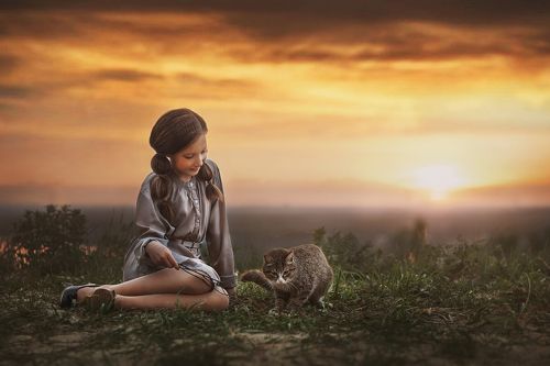 Девочка с котом.