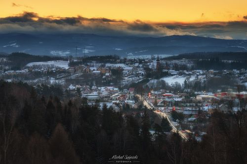 The day wakes up over the city ...