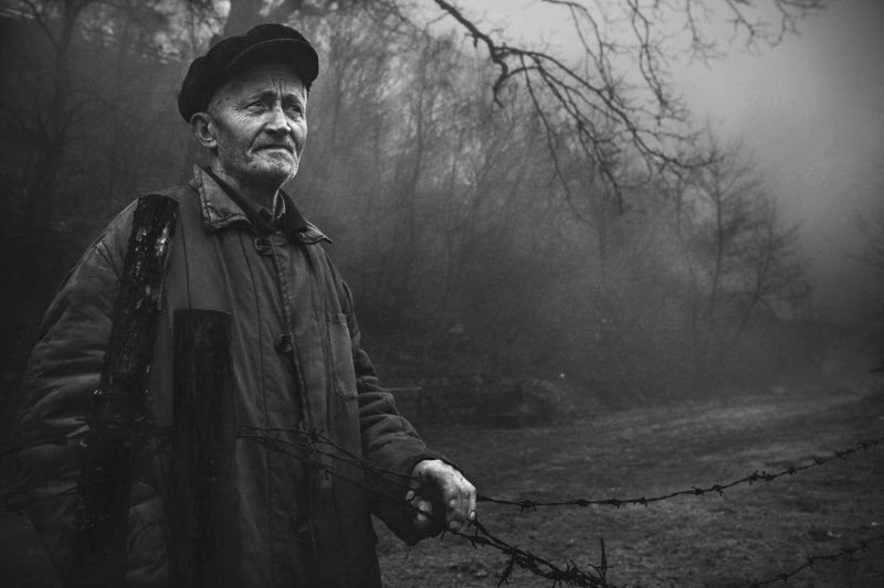 bw, bnw, street, portrait, 35mm, composition, чб, портрет, уличнаяфотография, композиция, xt3, fujifilm Разговор с незнакомцем фото превью
