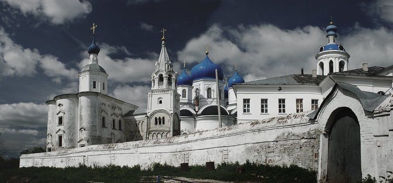 Обойдем снаружи монастырь... фото превью