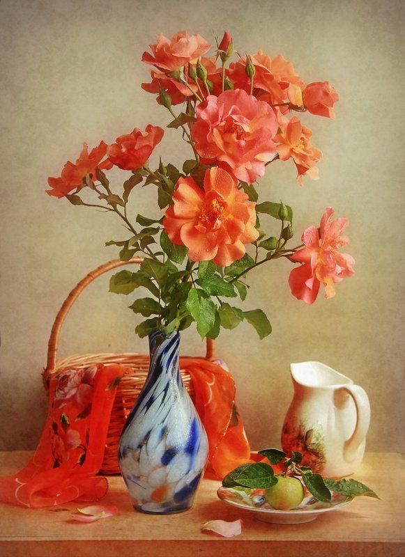 С веткой розы фото превью