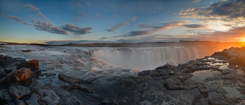 Сельфосс. Панорама на закате. фото превью