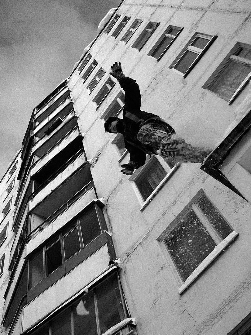 мальчик, прыжок, дом, многоэтажка, зима, сугроб, Дмитрий Ткаченко