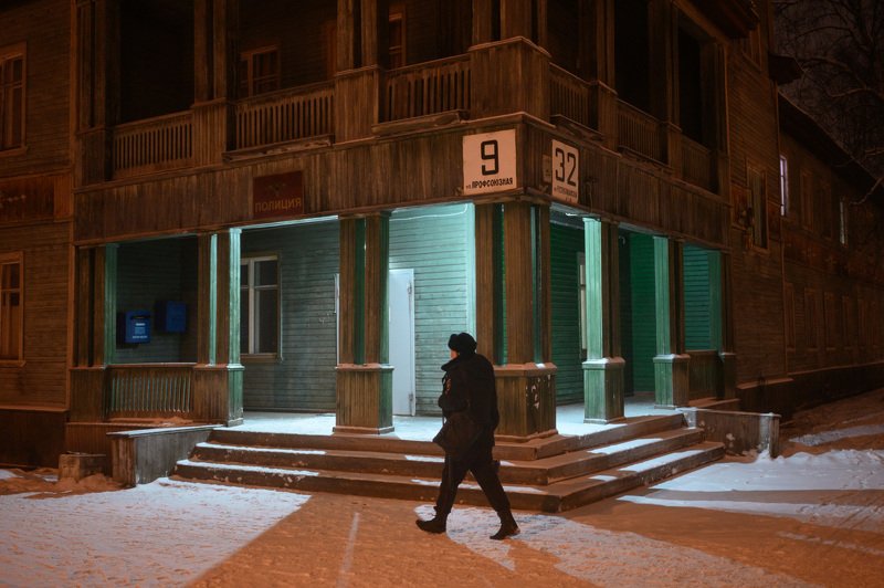 уличная фотография, streetphotography, северодвинск, ночь, Полицейский участок фото превью