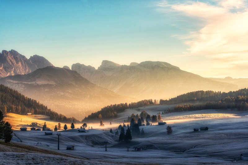 доломитовая осень, горы, доломиты, домики, рассвет, солнечный свет Утро в Альпах фото превью