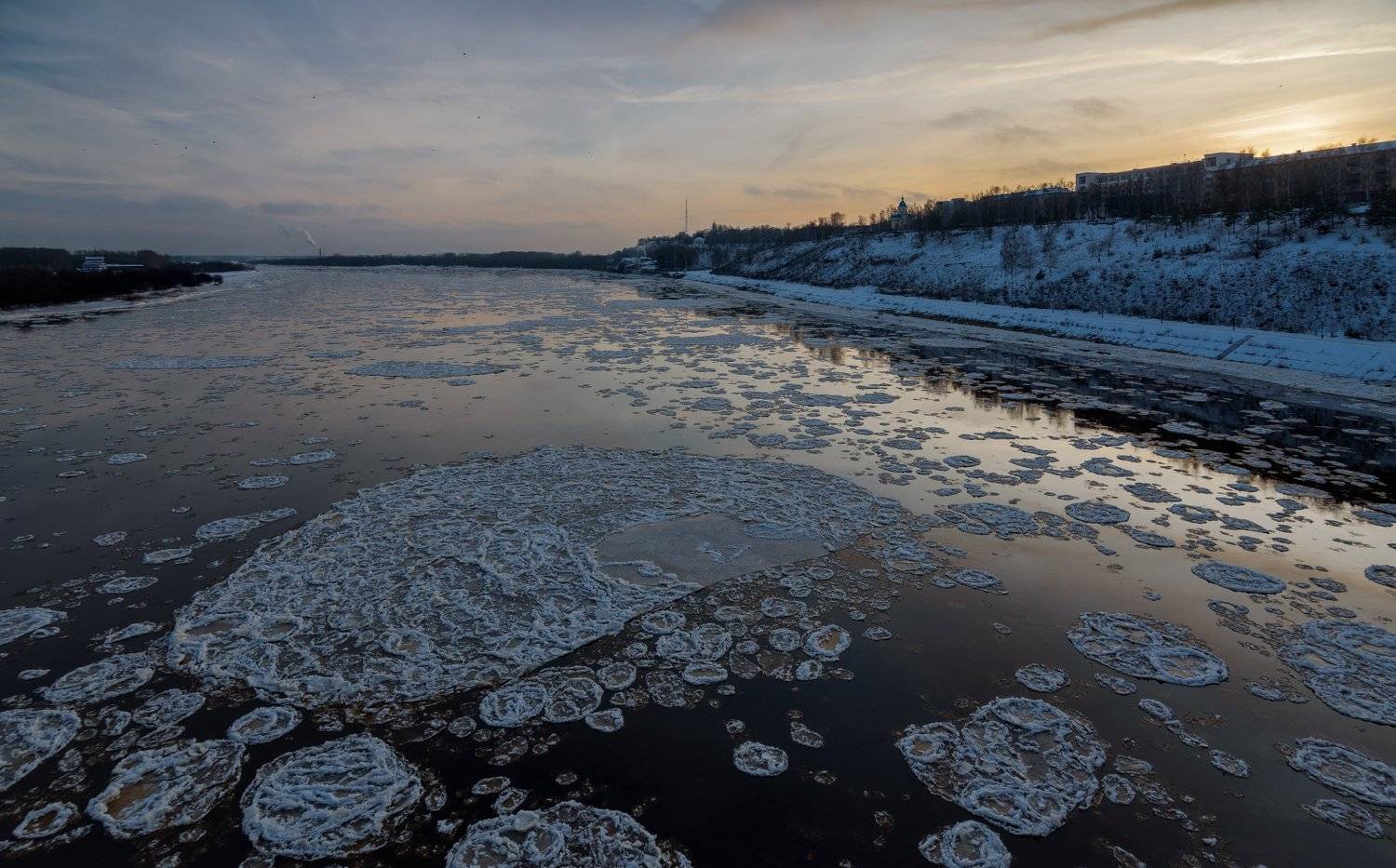 поздняя осень, конец ноября, река, шуга, пейзаж, Валентин Котляров