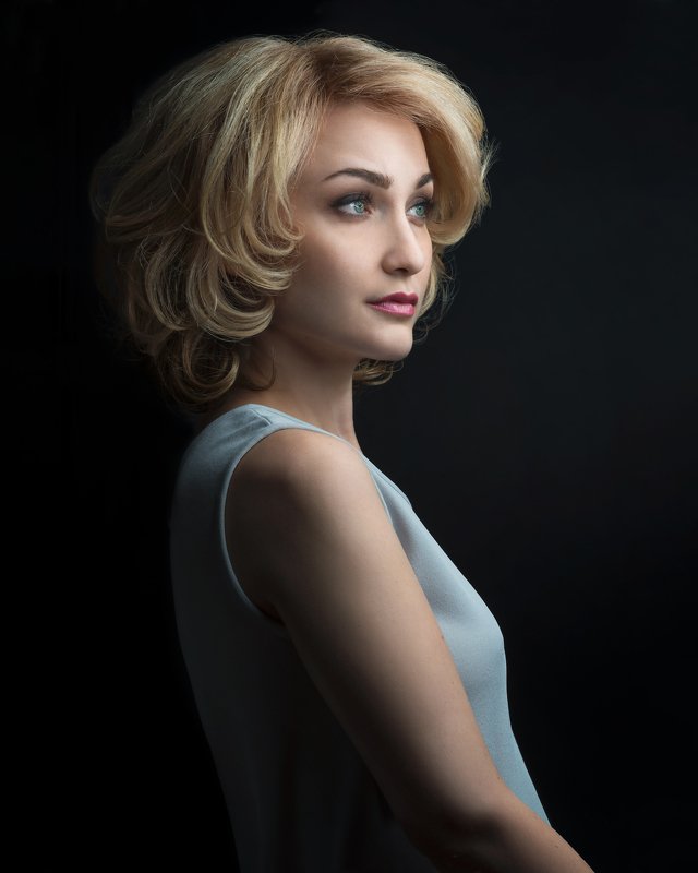 модель, студия, блондинка, портретная тарелка, женский портрет, платье Тамара фото превью