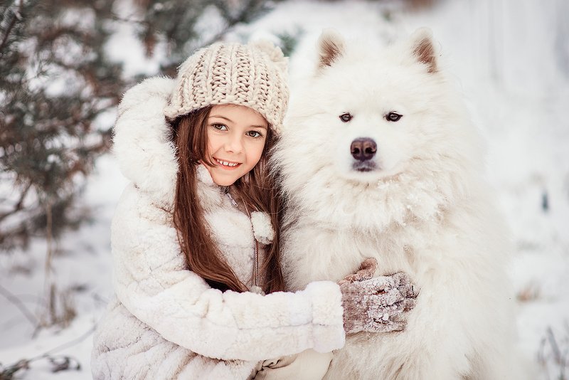 зима, зимний день, winter, дети, питомец, друзья, дружба, самоед, детство, зимняя фотосессия, детская фотосессия, детская фотография, children photography, kid, children, child, childhood, детство, семейная фотосессия, дети модели, дети модели москва Лия и Харли фото превью