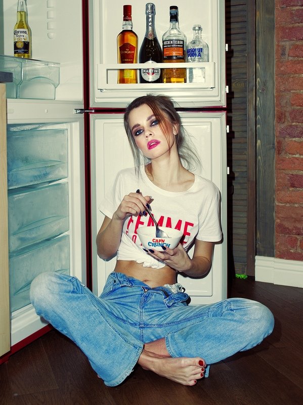 GIRLS NEED A HAIR OF THE DOG фото превью
