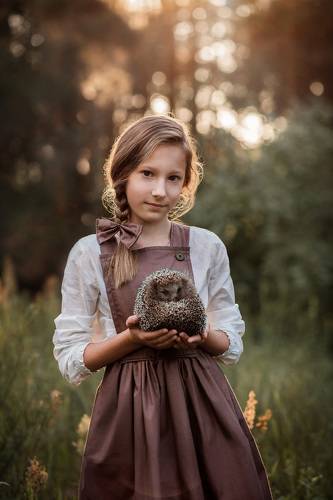 Алина с ёжиком.