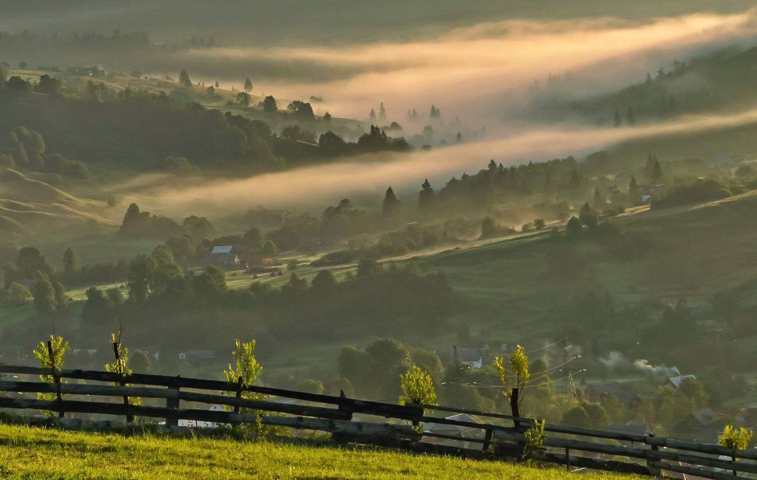 карпаты, лазещина, черногорский хребет, утро, село, туман, Валерий Наумов