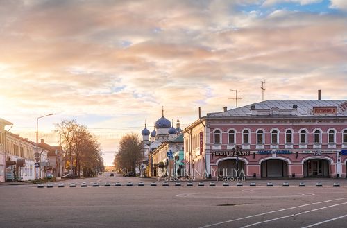 Успенская площадь в Угличе