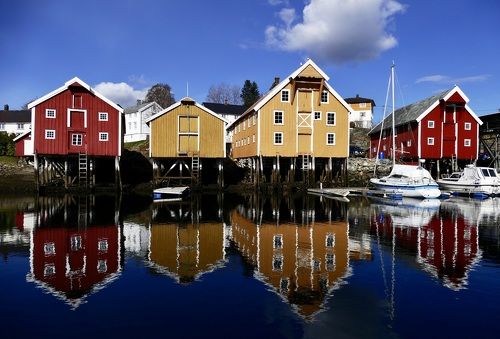 Продолжаясь в воде