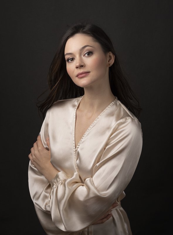 портрет , взгляд ,красивая девушка , цвет ,волосы , красивые губы ,нежность , таинственность  фото превью