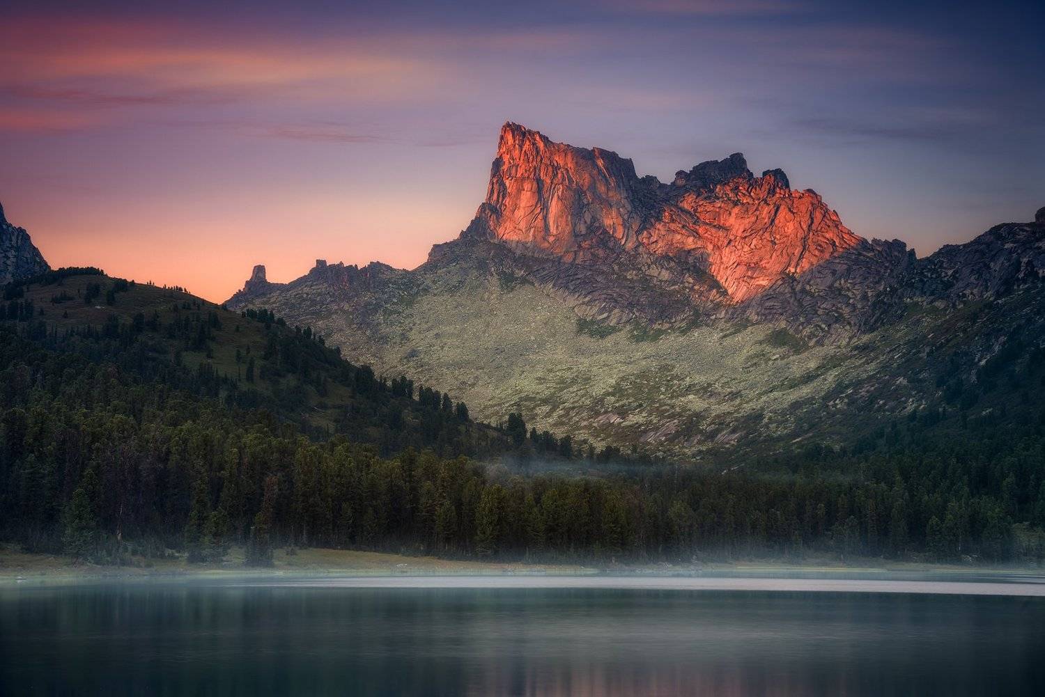 пейзаж, природа, красноярский край, ергаки, горы, пик, вершина, скала, тайга, вечер, закат, озеро, светлое, отражение, поход, туризм, путешествие, высокие, большой, красивая, Дмитрий Антипов