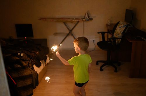 В темной комнате