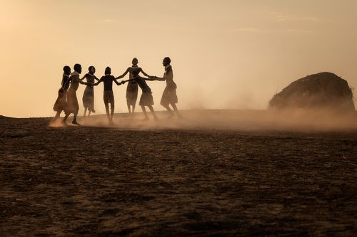 circle round at sun down