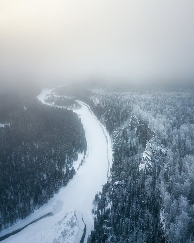 пермский край, усьва, зима, река, россия, чертов палец, усьвинские столбы Сквозь облака фото превью