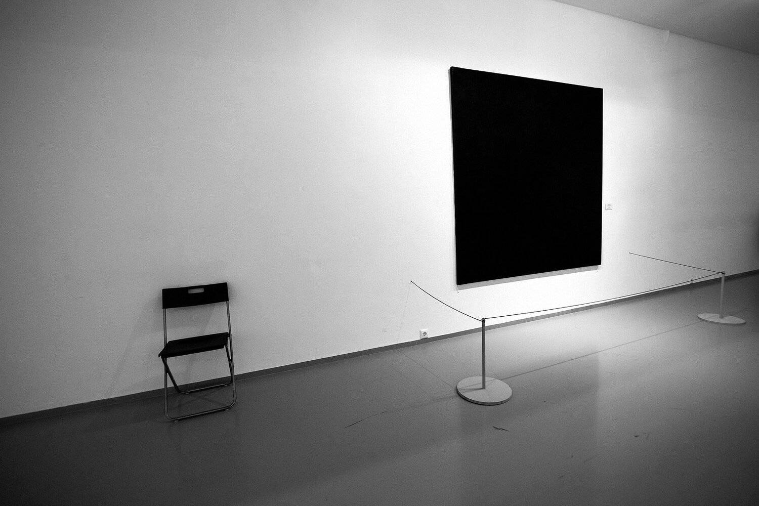 черный квадрат, музей, стул, Дмитрий Ткаченко