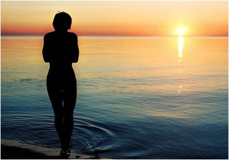 пейзаж, природа, море, восход, девушка, солнце Девушка и солнце фото превью