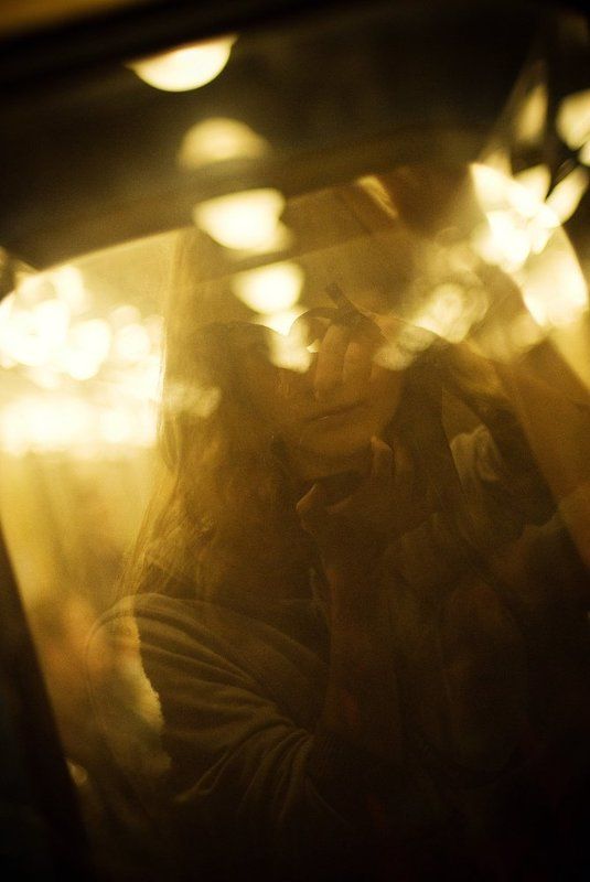 За стеклом фото превью